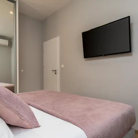 Luxury Beachfront * Duće