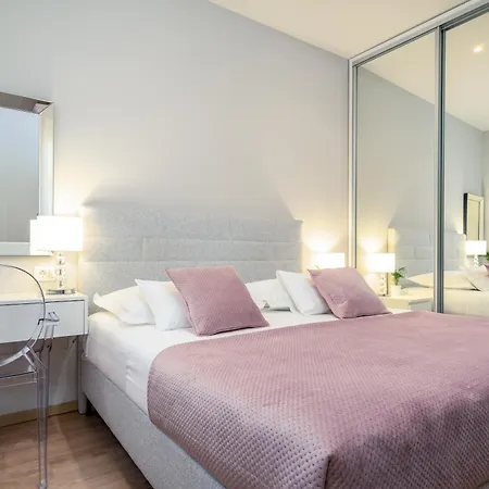 Luxury Beachfront Apartment Duce