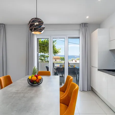 Luxury Beachfront Duće