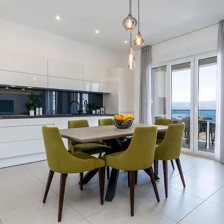 Luxury Beachfront * Duće