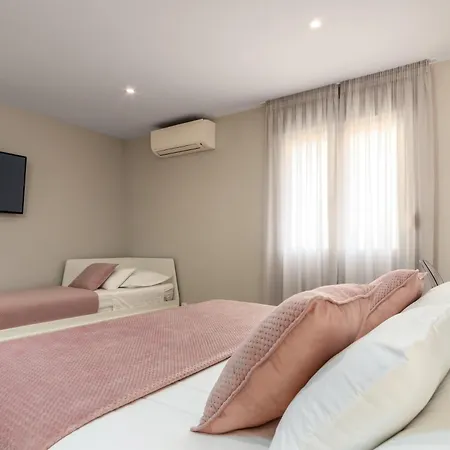 Apartment Luxury Beachfront Duće