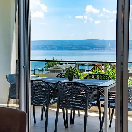 Luxury Beachfront アパート Duće