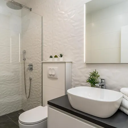 Luxury Beachfront Apartamento Duće