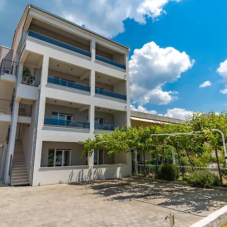 Luxury Beachfront Duće